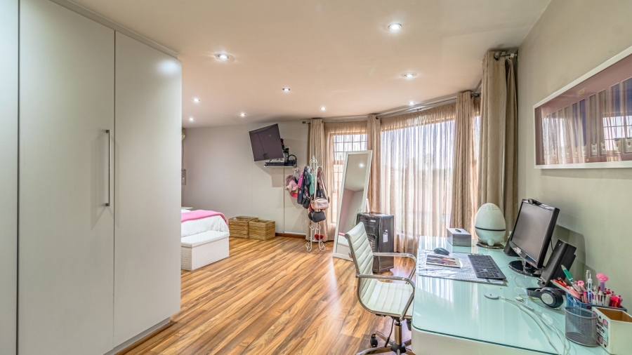 4 Bedroom Property for Sale in Dowerglen Gauteng
