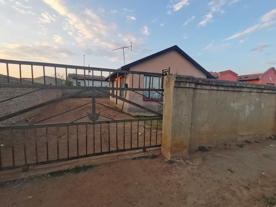 2 Bedroom Property for Sale in Sebokeng Zone 17 Gauteng