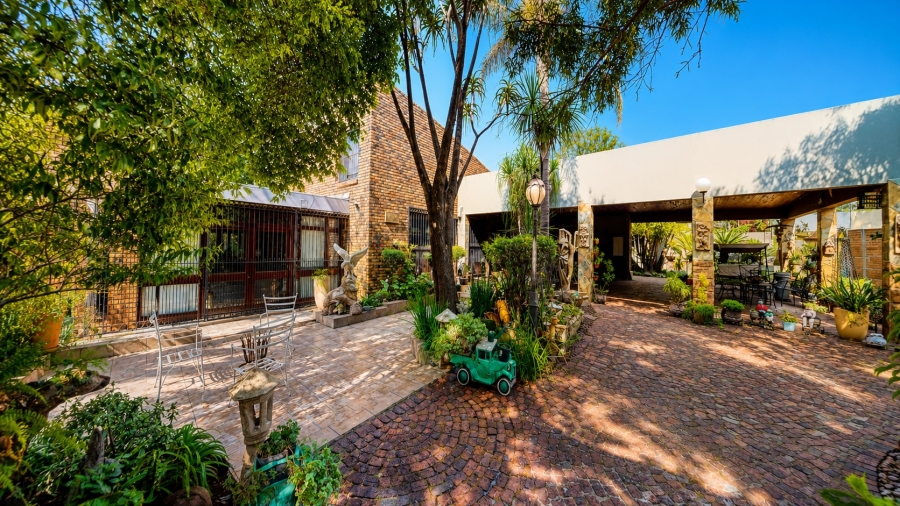 4 Bedroom Property for Sale in Parkhill Gardens Gauteng