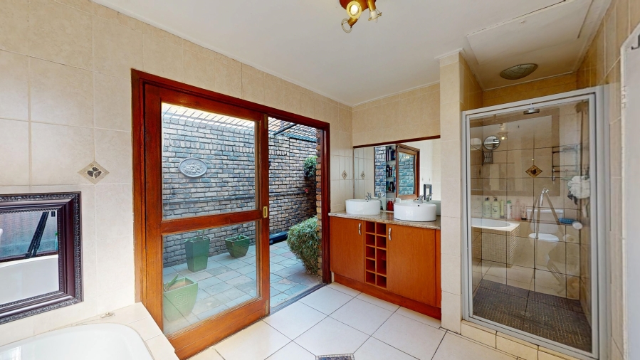 4 Bedroom Property for Sale in Parkhill Gardens Gauteng