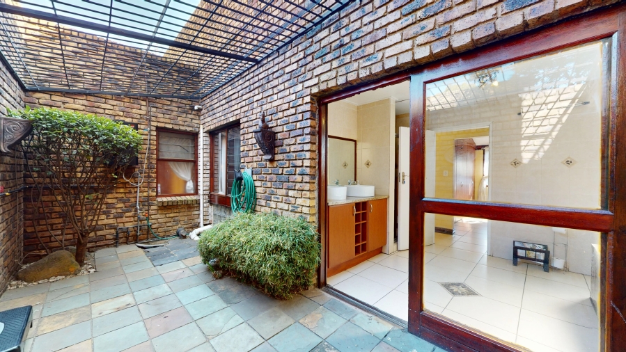 4 Bedroom Property for Sale in Parkhill Gardens Gauteng
