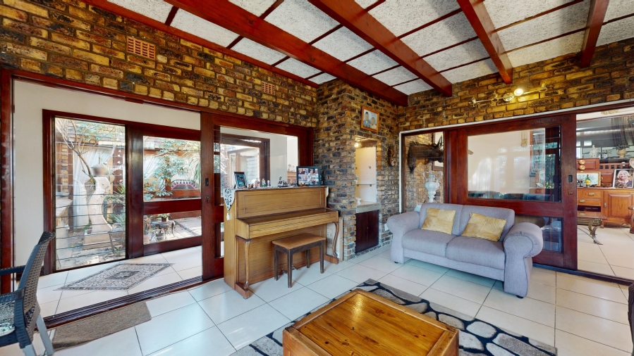 4 Bedroom Property for Sale in Parkhill Gardens Gauteng