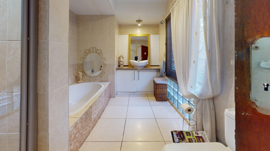 4 Bedroom Property for Sale in Parkhill Gardens Gauteng
