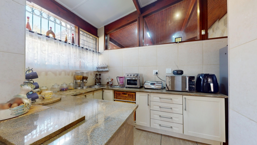 4 Bedroom Property for Sale in Parkhill Gardens Gauteng