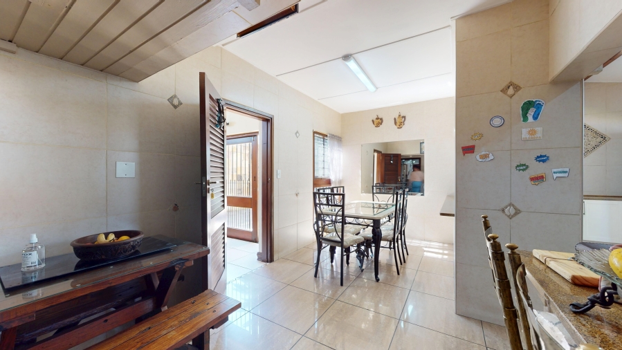 4 Bedroom Property for Sale in Parkhill Gardens Gauteng