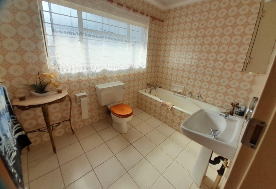 4 Bedroom Property for Sale in Brackenhurst Gauteng