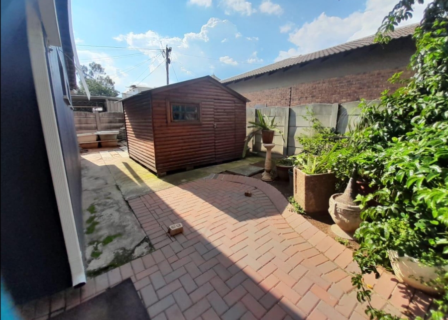 4 Bedroom Property for Sale in Brackenhurst Gauteng