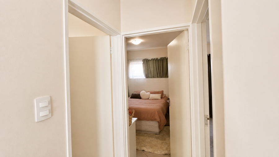 2 Bedroom Property for Sale in The Reeds Gauteng