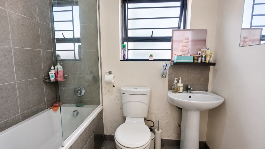 2 Bedroom Property for Sale in The Reeds Gauteng