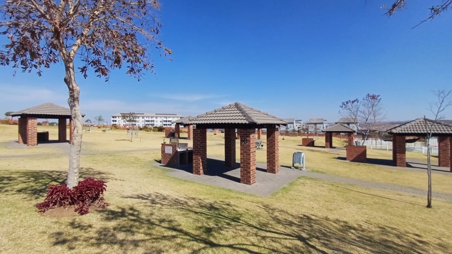 2 Bedroom Property for Sale in The Reeds Gauteng