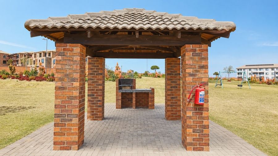 2 Bedroom Property for Sale in The Reeds Gauteng