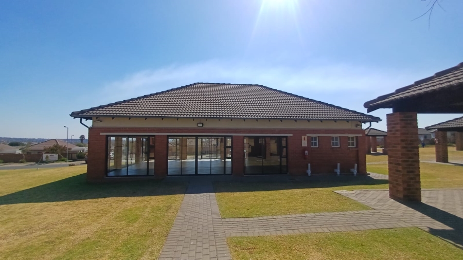 2 Bedroom Property for Sale in The Reeds Gauteng