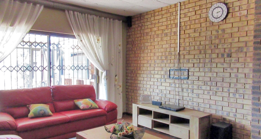 4 Bedroom Property for Sale in Glenvista Gauteng