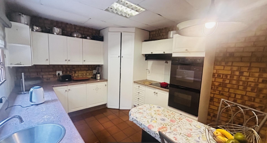4 Bedroom Property for Sale in Glenvista Gauteng