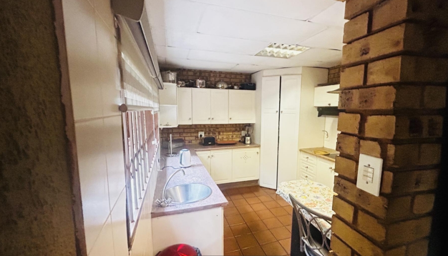 4 Bedroom Property for Sale in Glenvista Gauteng