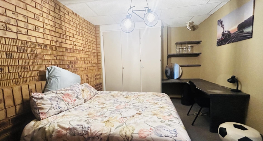 4 Bedroom Property for Sale in Glenvista Gauteng
