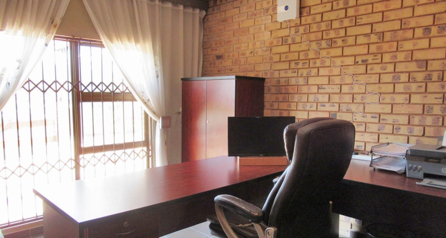 4 Bedroom Property for Sale in Glenvista Gauteng