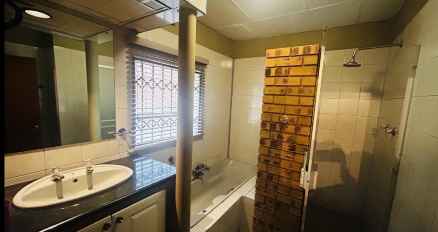4 Bedroom Property for Sale in Glenvista Gauteng