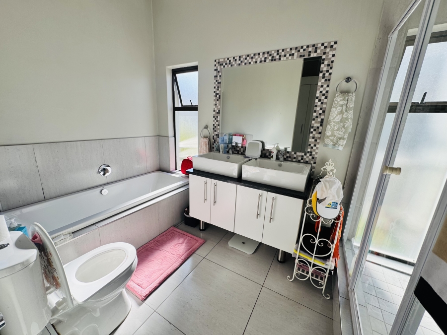 3 Bedroom Property for Sale in Maroeladal Gauteng