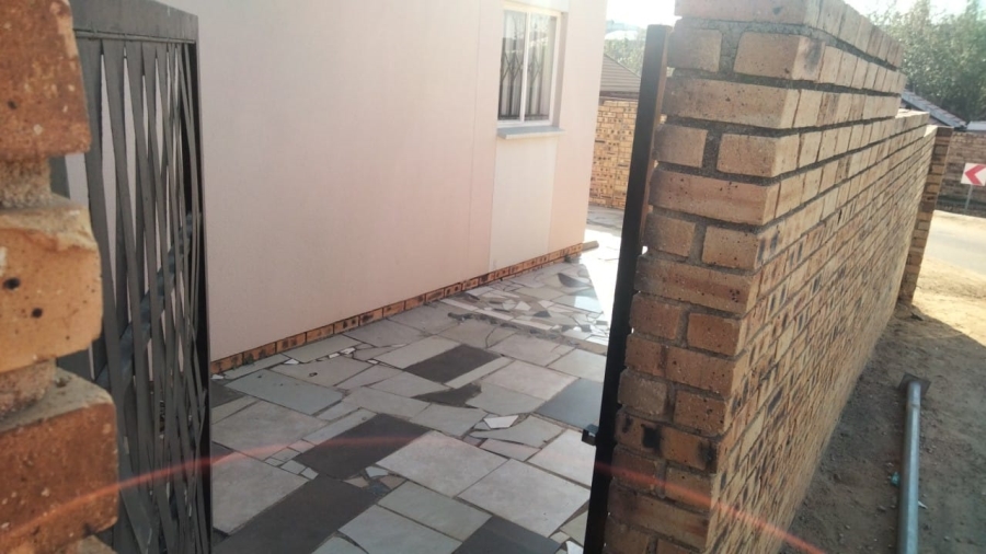 2 Bedroom Property for Sale in Cosmo City Gauteng