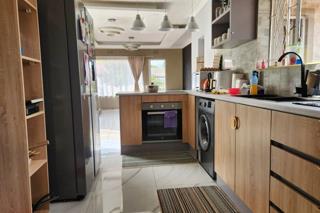 6 Bedroom Property for Sale in Glen Marais Gauteng