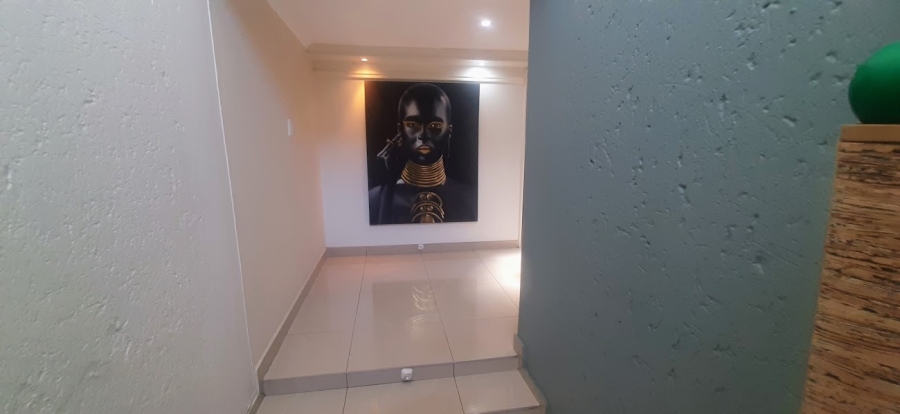 4 Bedroom Property for Sale in Birchleigh Gauteng