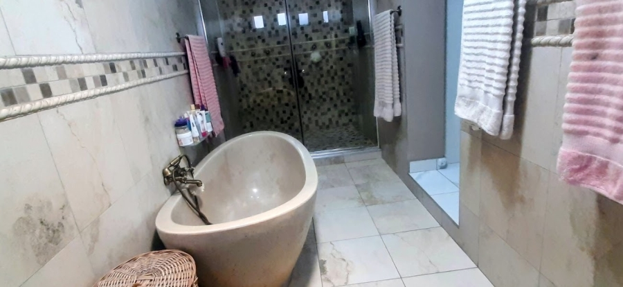 4 Bedroom Property for Sale in Birchleigh Gauteng