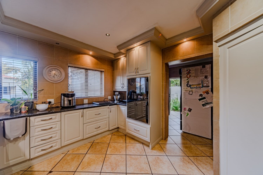 4 Bedroom Property for Sale in Silver Lakes Golf Estate Gauteng