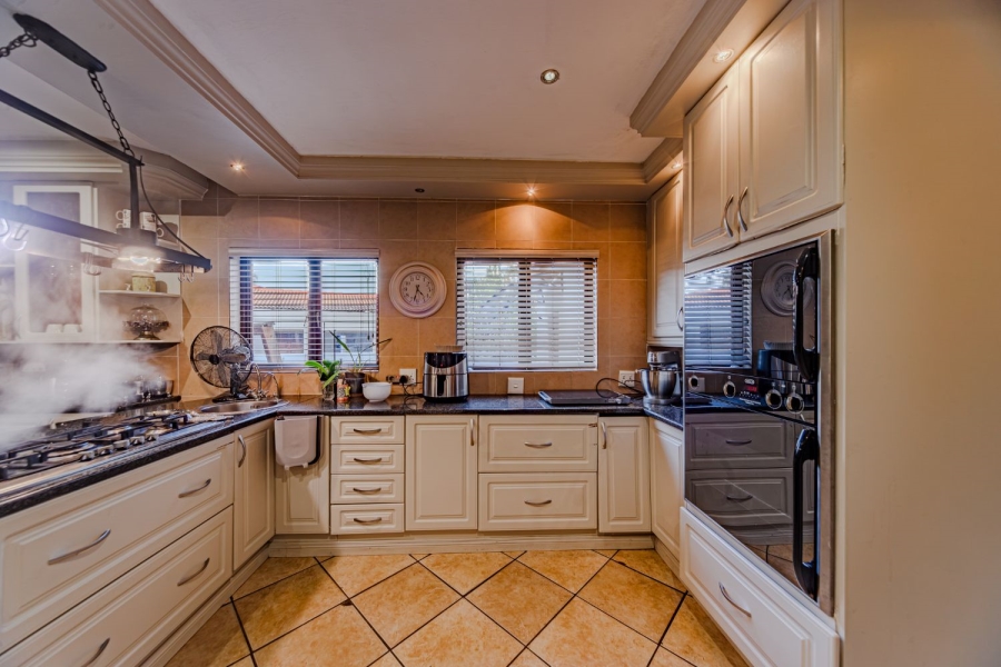 4 Bedroom Property for Sale in Silver Lakes Golf Estate Gauteng