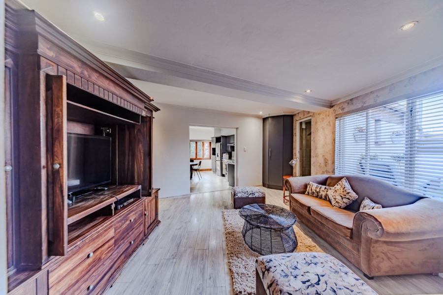 4 Bedroom Property for Sale in Silver Lakes Golf Estate Gauteng