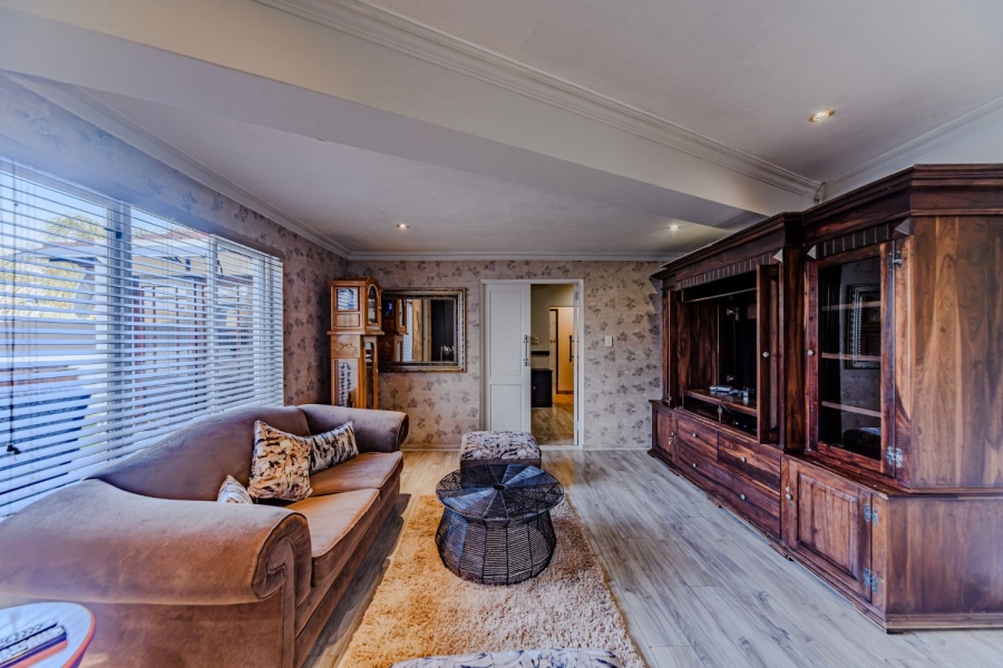 4 Bedroom Property for Sale in Silver Lakes Golf Estate Gauteng