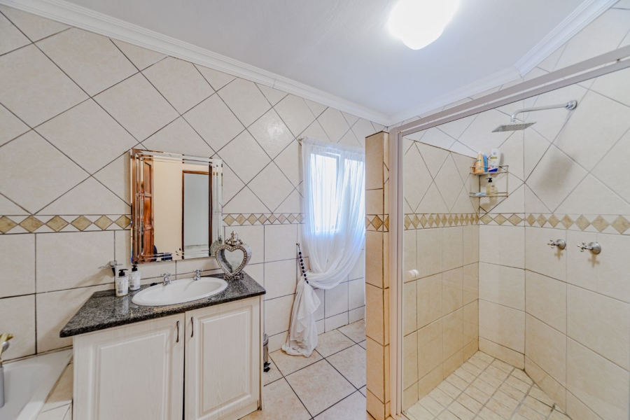 4 Bedroom Property for Sale in Silver Lakes Golf Estate Gauteng
