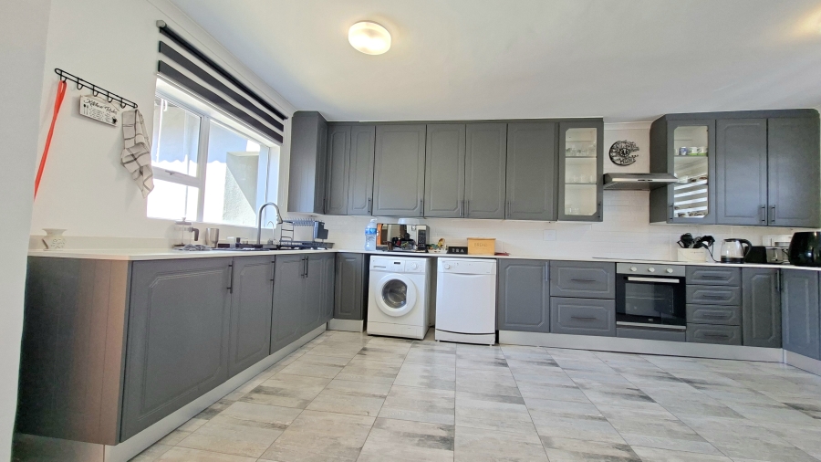 4 Bedroom Property for Sale in Gallo Manor Gauteng