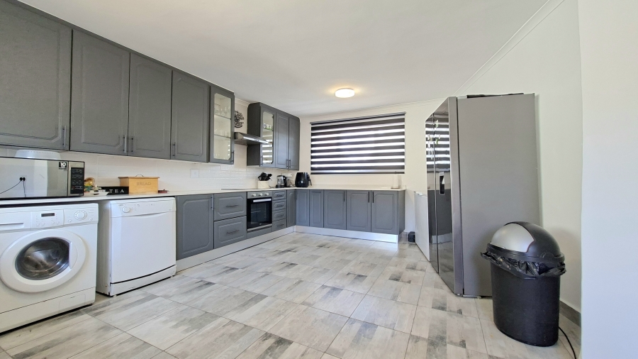 4 Bedroom Property for Sale in Gallo Manor Gauteng