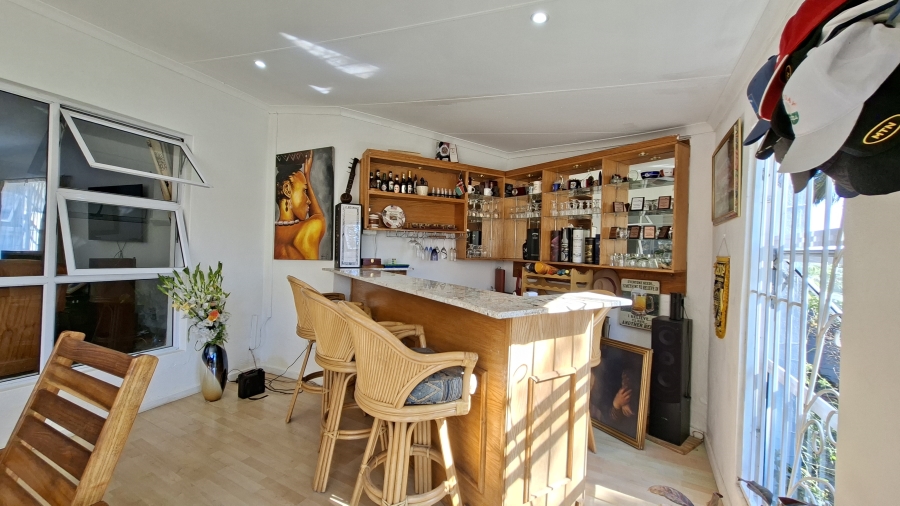 4 Bedroom Property for Sale in Gallo Manor Gauteng