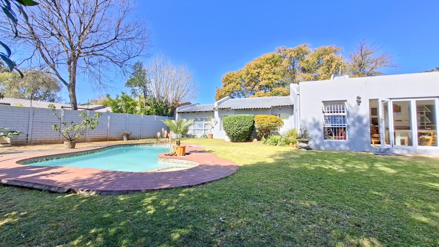 4 Bedroom Property for Sale in Gallo Manor Gauteng