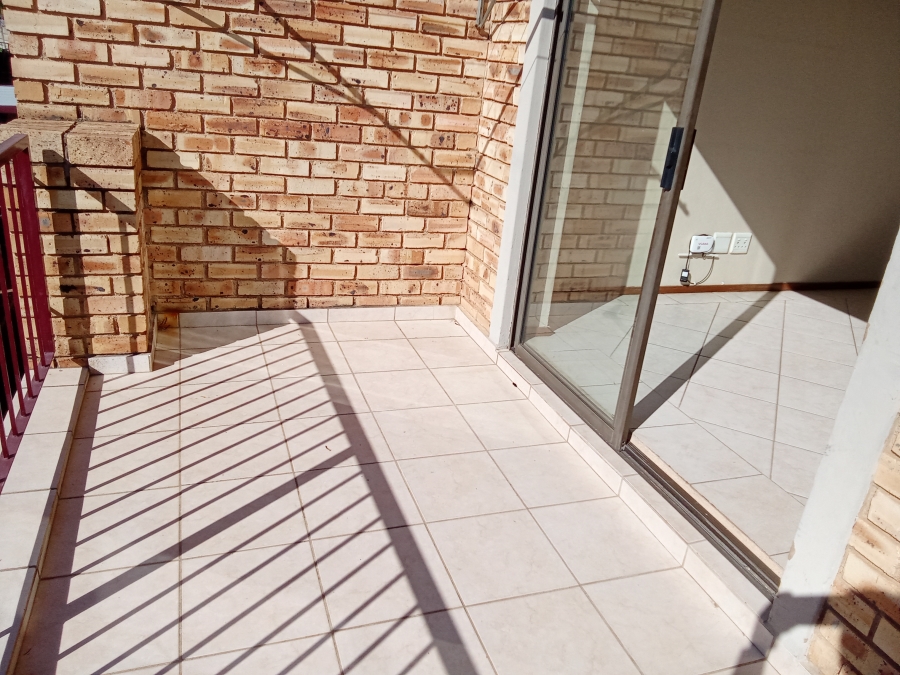 2 Bedroom Property for Sale in Roodekrans Gauteng