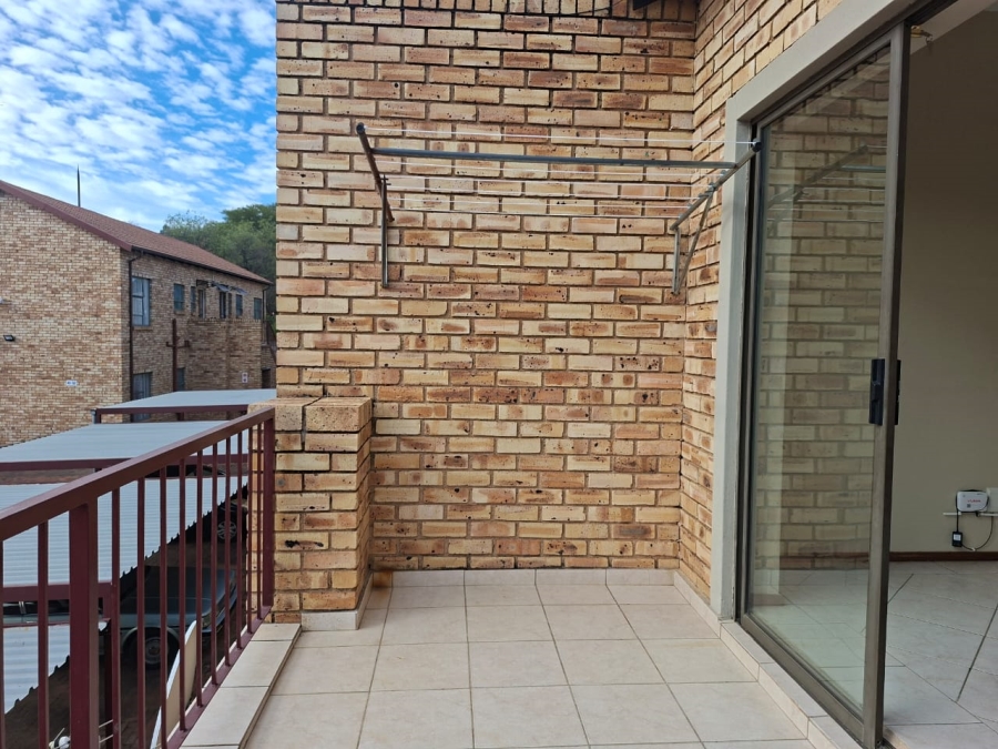 2 Bedroom Property for Sale in Roodekrans Gauteng