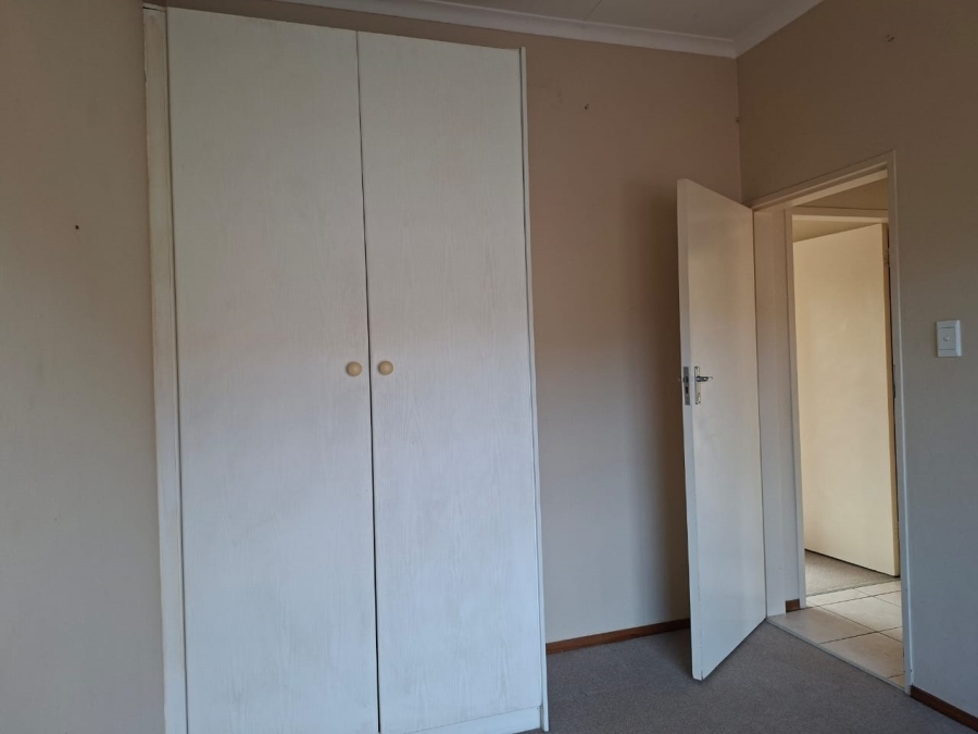 2 Bedroom Property for Sale in Roodekrans Gauteng