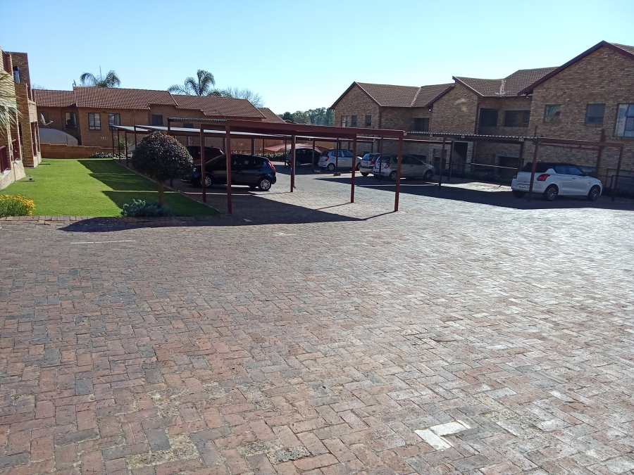 2 Bedroom Property for Sale in Roodekrans Gauteng