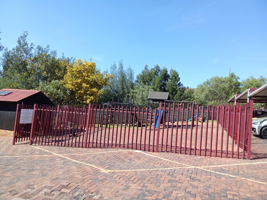 2 Bedroom Property for Sale in Roodekrans Gauteng