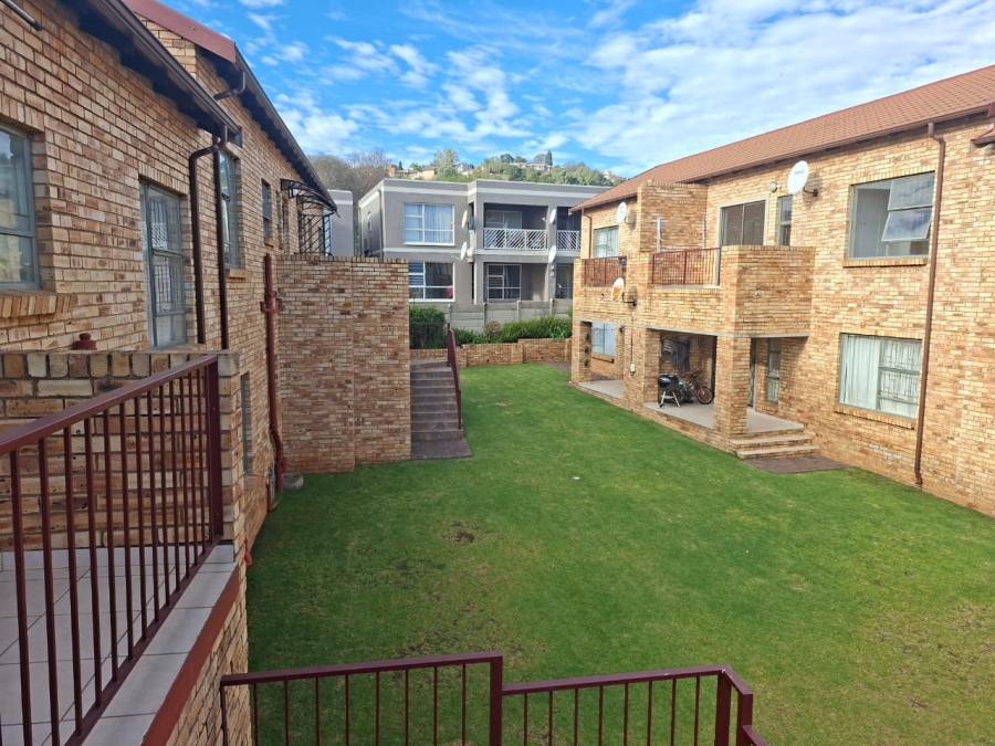 2 Bedroom Property for Sale in Roodekrans Gauteng