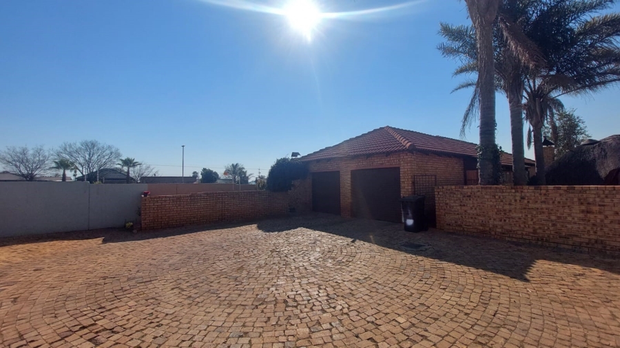 2 Bedroom Property for Sale in Eike Park Gauteng