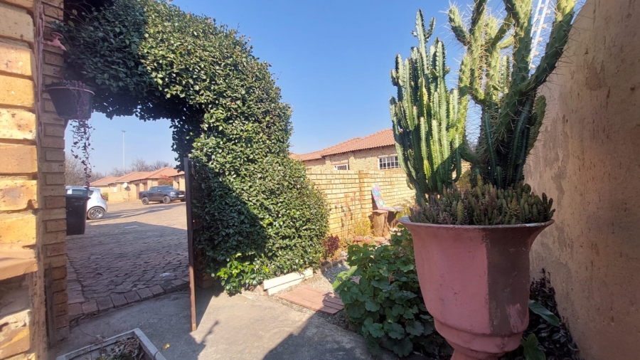 2 Bedroom Property for Sale in Eike Park Gauteng