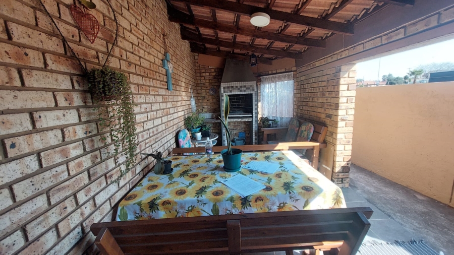 2 Bedroom Property for Sale in Eike Park Gauteng