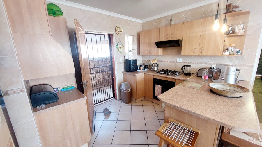 2 Bedroom Property for Sale in Eike Park Gauteng