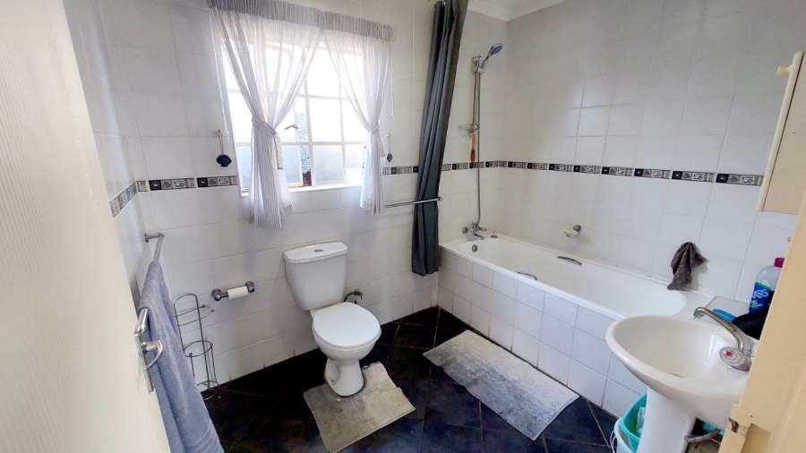 2 Bedroom Property for Sale in Eike Park Gauteng