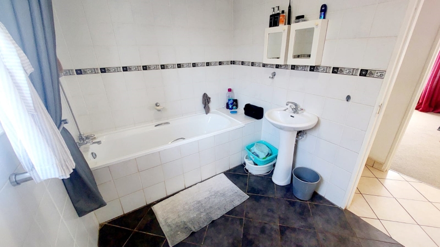 2 Bedroom Property for Sale in Eike Park Gauteng