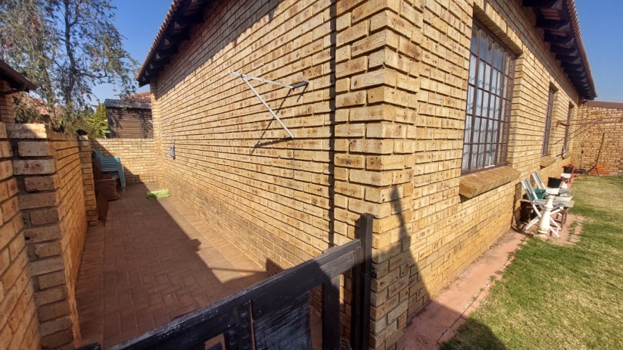 2 Bedroom Property for Sale in Eike Park Gauteng