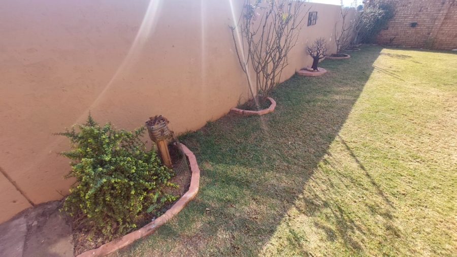 2 Bedroom Property for Sale in Eike Park Gauteng